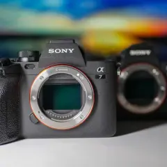 Lustrzanki Sony w 2025: Czy warto kupić? Przewodnik SLT