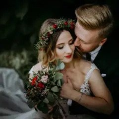 Fotograf czy kamerzysta na ślub? Poradnik i koszty