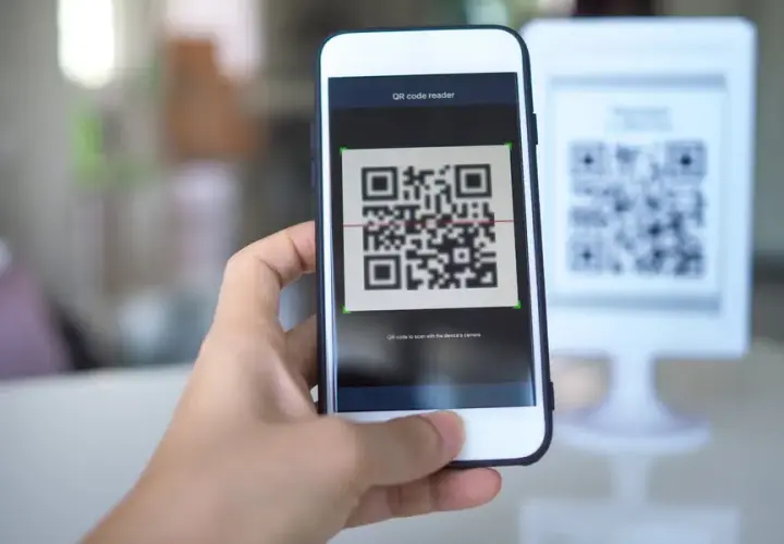 Jak zeskanować kod QR telefonem? Prosty przewodnik (Android, iPhone)