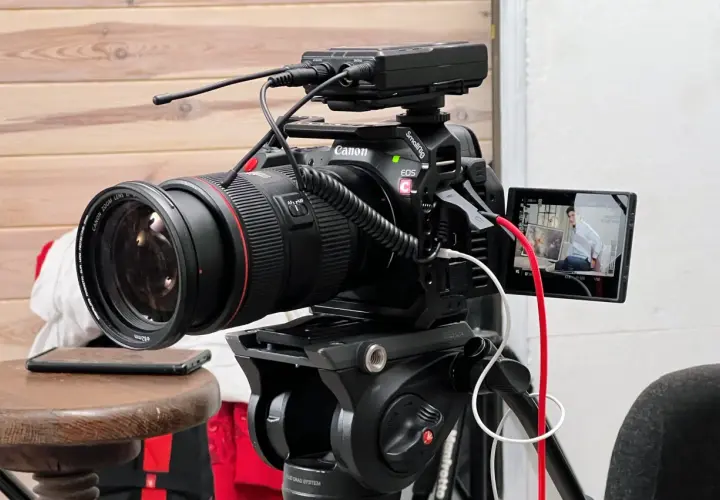 Jaki mikrofon do aparatu? Wybierz idealny do vlogów i wywiadów