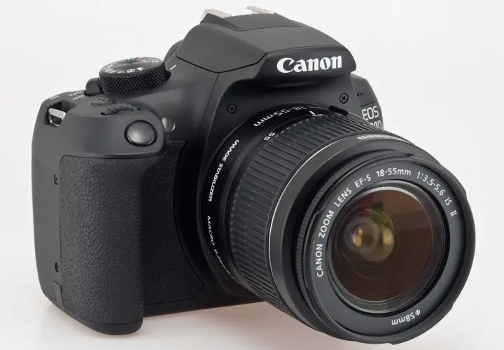 Canon 1300D w 2025: Warto kupić? Wady, zalety i alternatywy