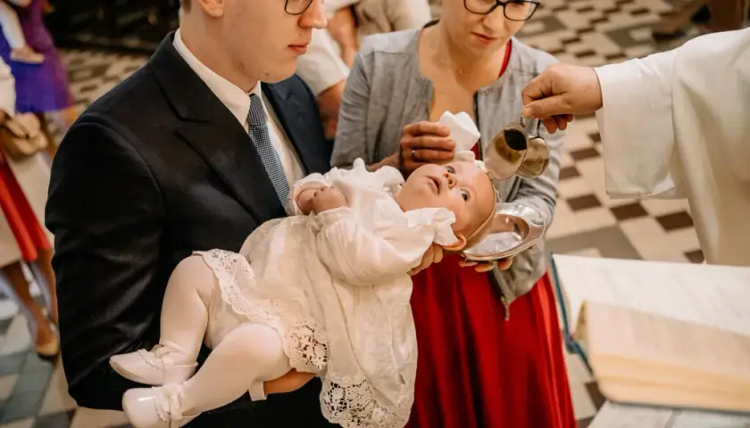 Cena fotografa na chrzest: Ile kosztuje i co zawiera pakiet?