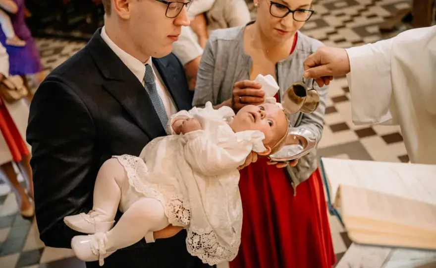 Cena fotografa na chrzest: Ile kosztuje i co zawiera pakiet?