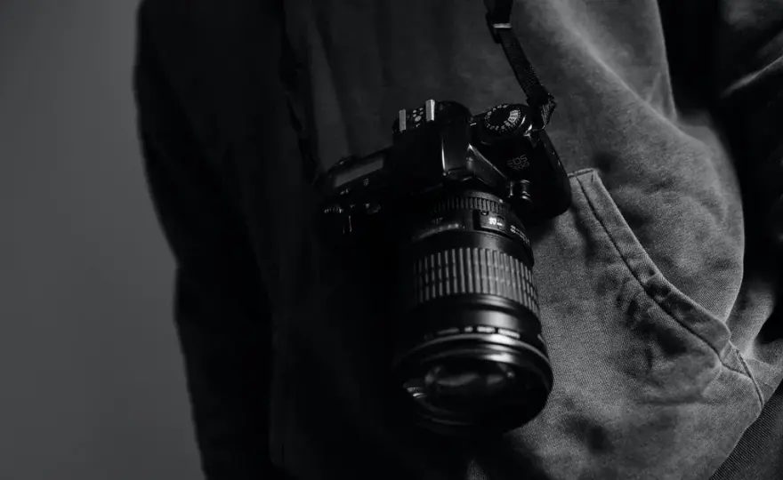 Ile kosztuje godzina fotografa? Stawki netto 2024 + czynniki cenowe
