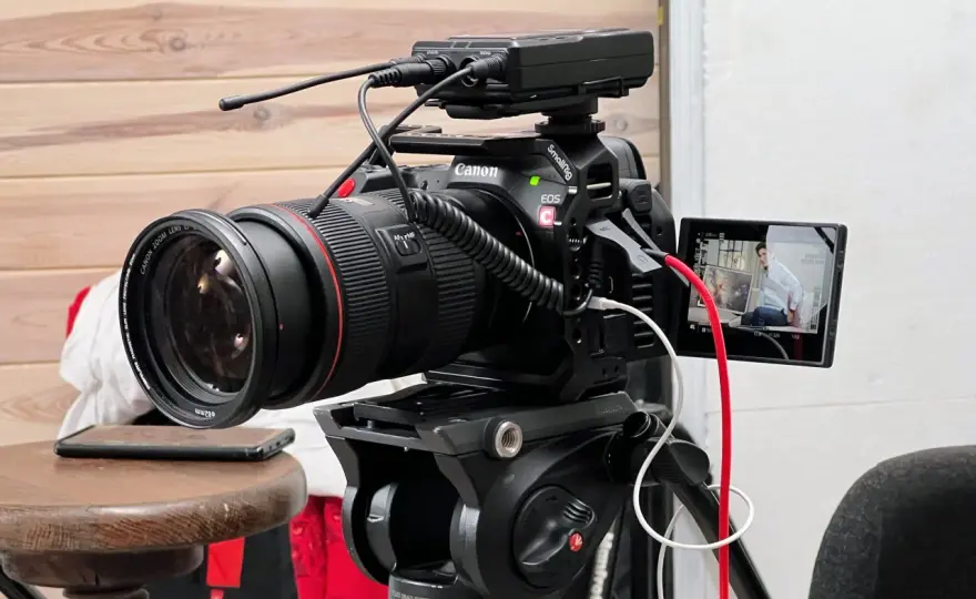 Jaki mikrofon do aparatu? Wybierz idealny do vlogów i wywiadów