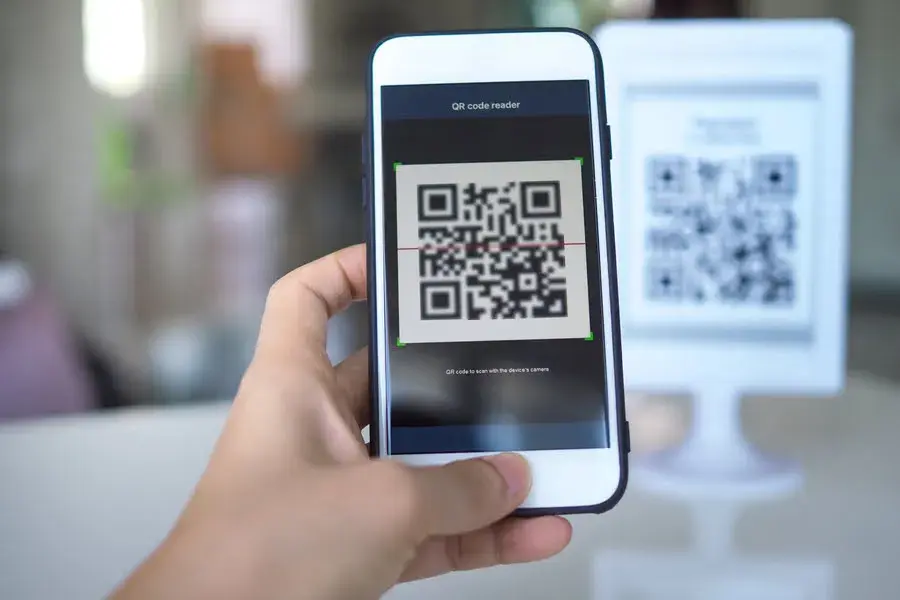 Jak zeskanować kod QR telefonem? Prosty przewodnik (Android, iPhone)